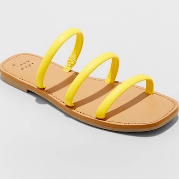 NWOT Wren triple strap sandals - Picture 9 of 10